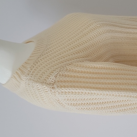 NWT Venus Women Loose Knitted Light Cream Crew Neck Distressed Sweater Size M - Picture 4 of 11